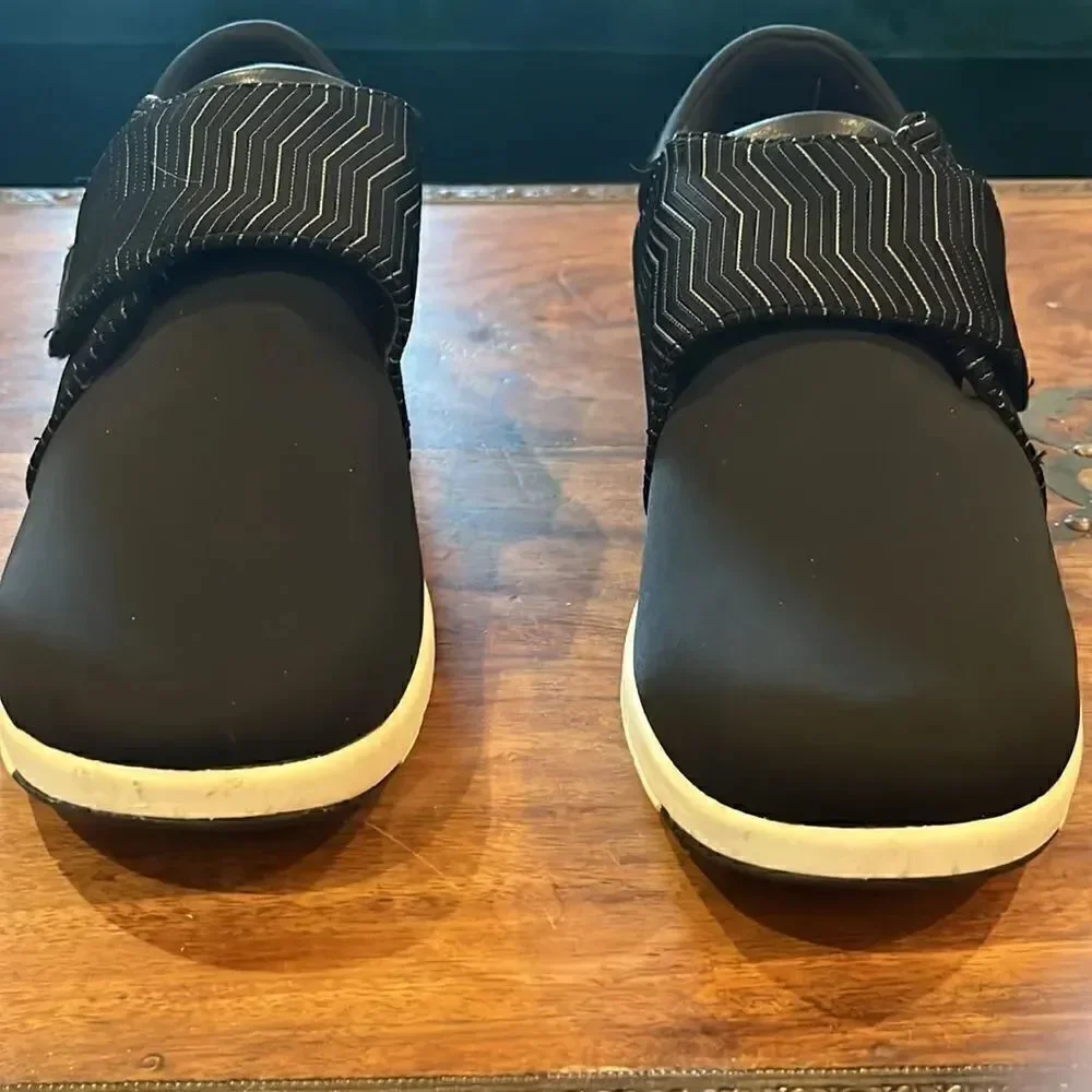 Drew Moonwalkers, black and white, size 8.5 W!